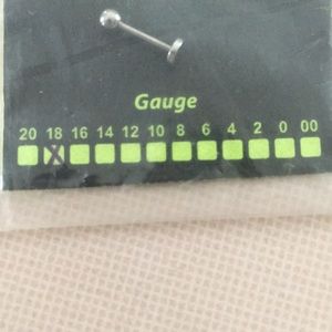 Surface piercing gauge